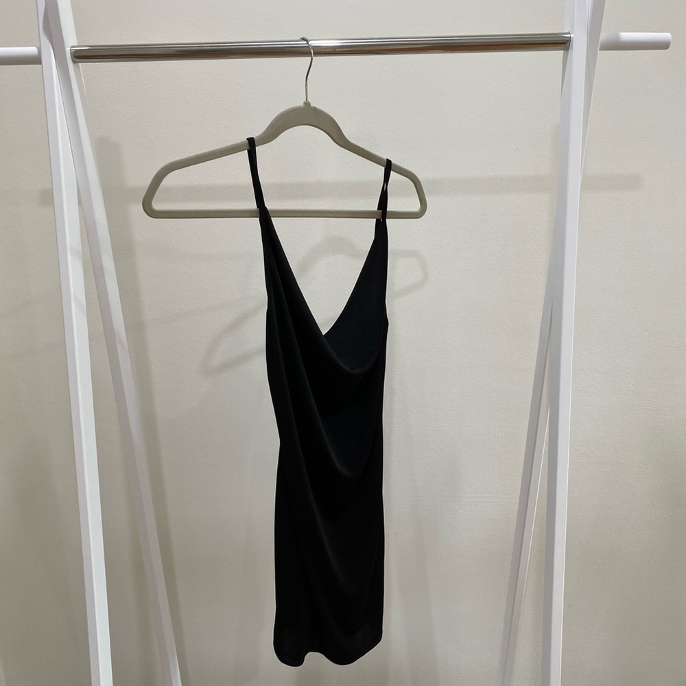 Black bodycon dress